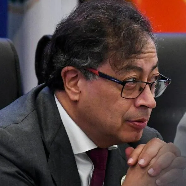 Gustavo Petro y Álvaro Uribe pelean por reforma laboral: "Usted delinquía"