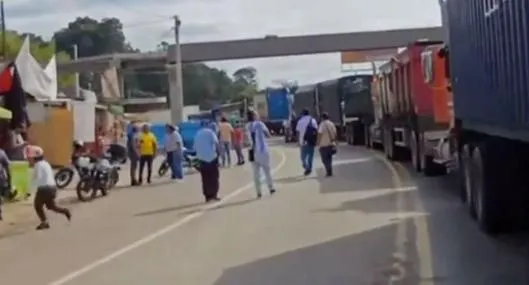 Cierre total en la vía Bogotá-Girardot por protesta contra la ANI