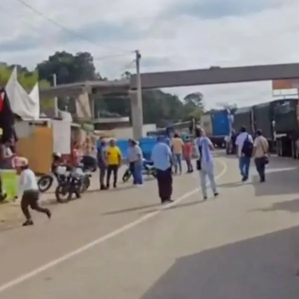 Cierre total en la vía Bogotá-Girardot por protesta contra la ANI