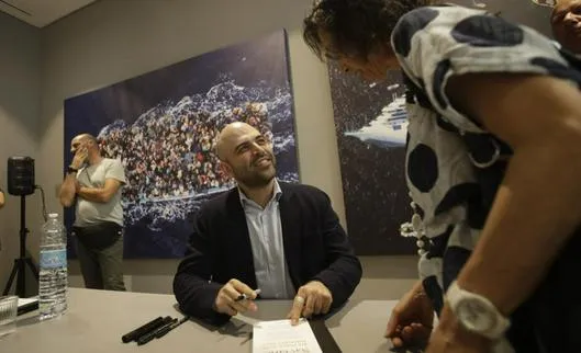 Polémica por la ausencia del periodista Roberto Saviano en la Feria del Libro de Fráncfort