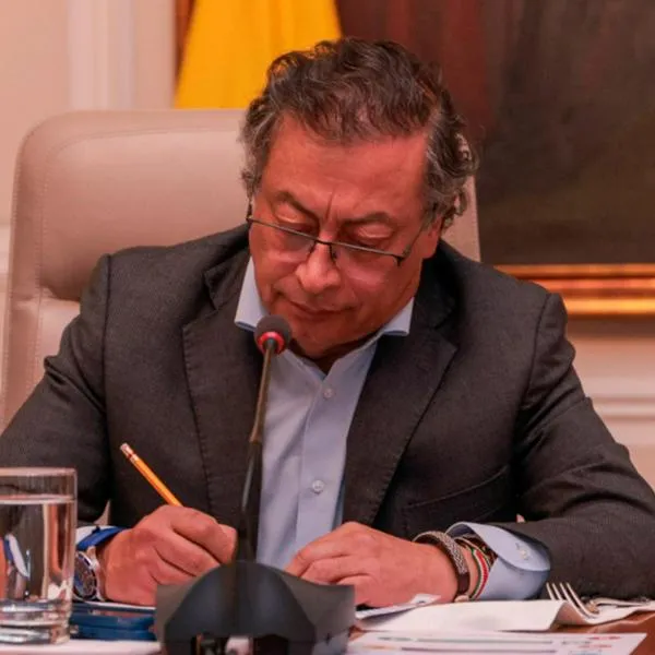 Gustavo Petro se reunirá con embajadores y cónsules por investigaciones del CNE