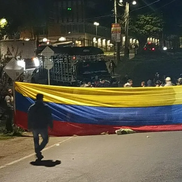 Caos en Portal Usme (Bogotá) completa más de 8 horas; hay más de 40.000 afectados por los bloqueos desde la madrugada de este miércoles. 