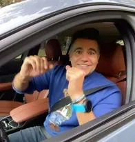 Foto de Carlos Calero, en nota de cuál es el carro del presentador de La descarga: así es su Mazda lujoso (video)