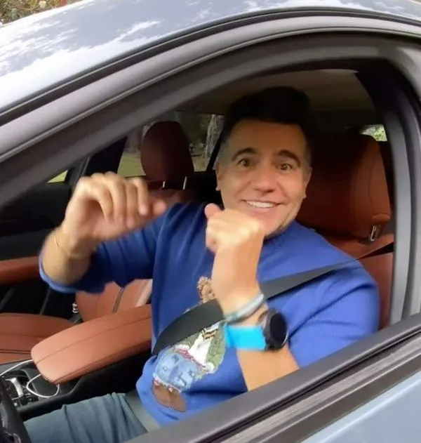 Foto de Carlos Calero, en nota de cuál es el carro del presentador de La descarga: así es su Mazda lujoso (video)