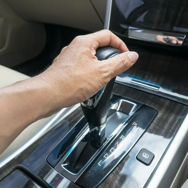 ¿Qué pasa si empuja un carro automático? 