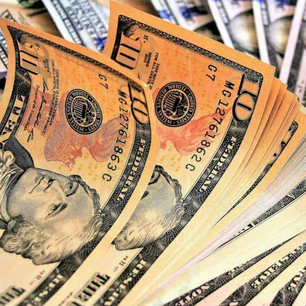 Dólar en Colombia corta racha alcista y abre en $ 4.230