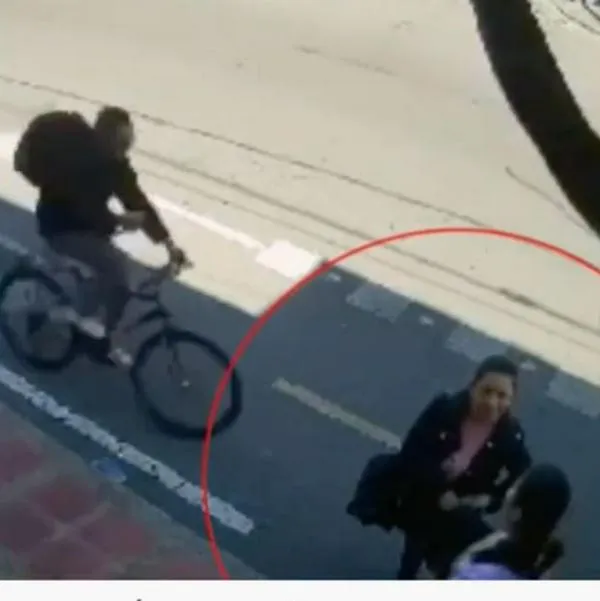 Mujer apuñalada en Bogotá por un hombre en bicicleta