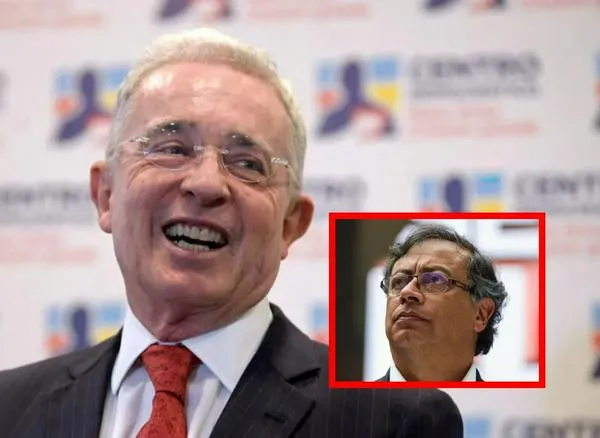 Álvaro Uribe se burla de Gustavo Petro en reunión por supuesto golpe de estado