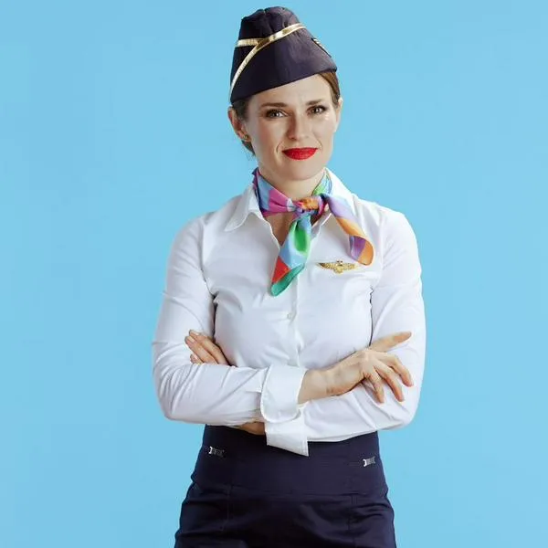 ¿Cuánto gana un auxiliar de vuelo en Colombia? Cifra, reglas y más