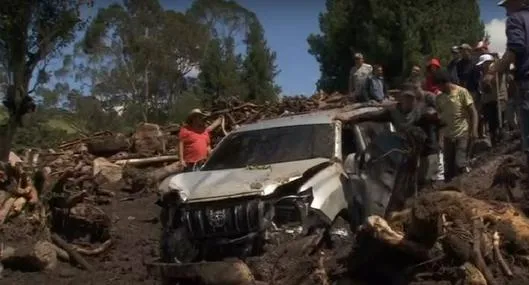 Cerrada la vía Zipaquirá-Pacho: hay heridos por derrumbe y explosión de cilindro de gas