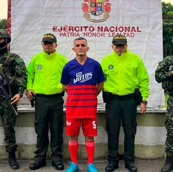 EN VIDEO: Mientras jugaba un cotejito cogieron a supuesto miembro del Clan del Golfo en Medellín