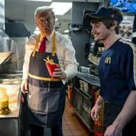 Trump apareció 'trabajando' con delantal en un McDonald's y cocinó vainazo a Kamala Harris