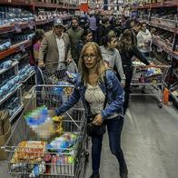 Foto de compradores, en nota de cómo comprar en Black Friday en Colombia sin gastar mucho dinero, con plan fácil