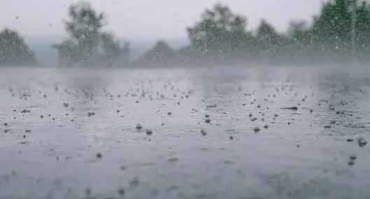 Lluvias hoy en Bogotá y granizo que complicó movilidad en algunas zonas