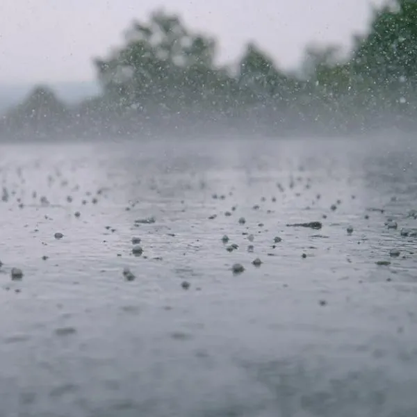 Lluvias hoy en Bogotá y granizo que complicó movilidad en algunas zonas