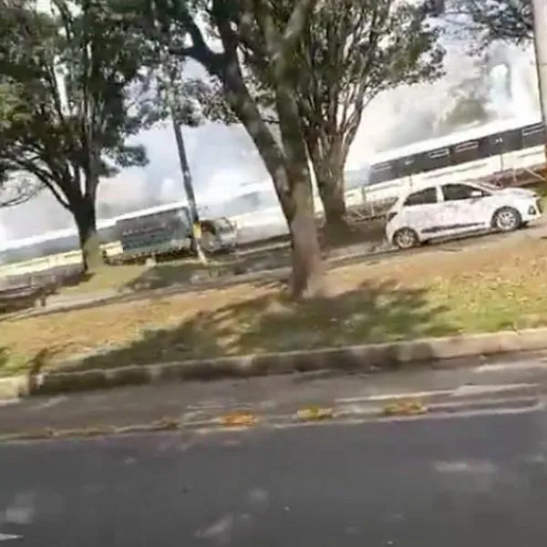 Pánico en el Metro de Medellín; reportan que sale humo cerca de un tren, hay estaciones cerradas