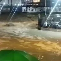 Fuertes lluvias causan inundaciones en el sector de Terreros, Soacha: las calles parecen ríos