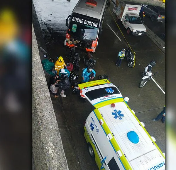 ¡Atención! Bus se llevó por delante a varios motociclistas que se escampaban en San Juan, por La Alpujarra
