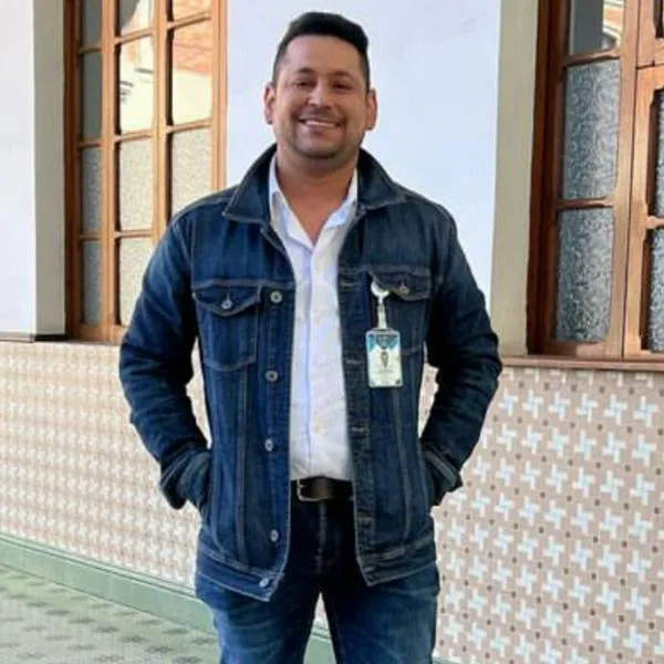 “Queremos que él pague por lo que hizo”: viuda del ginecólogo Ricardo Rodríguez en el novenario por su trágica muerte