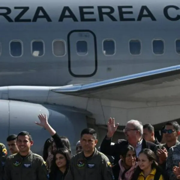 Avión con Colombianos evacuados desde Líbano aterrizó en Catam, Bogotá