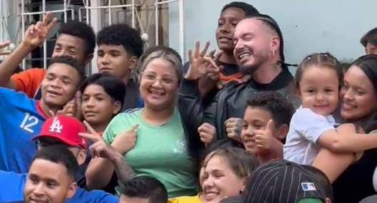 J Balvin causó furor en las calles de Manrique en Medellín, ¿qué estaba haciendo?