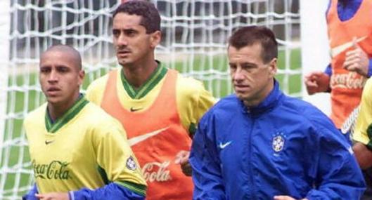 jugadores de Brasil Roberto Carlos, Zé Carlos, Dunga, Zé Roberto y Cafú durante un entrenamiento del Mundial de Francia 1998. El segundo mencionado falleció el 26 de octubre de 2024