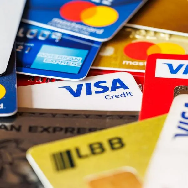 Ahorrar plata con tarjeta débito y cuentas de ahorro Bancolombia, Davivienda y más