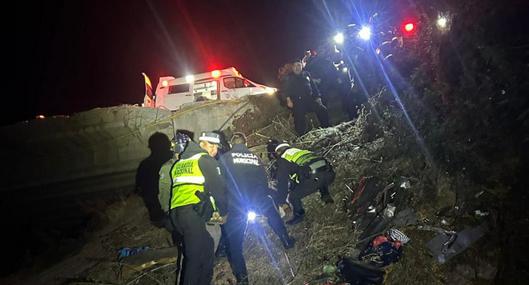 Grave accidente de bus en México: hay 24 muertos y 5 heridos. La carretera está completamente cerrada y autoridades atienden emergencia. 