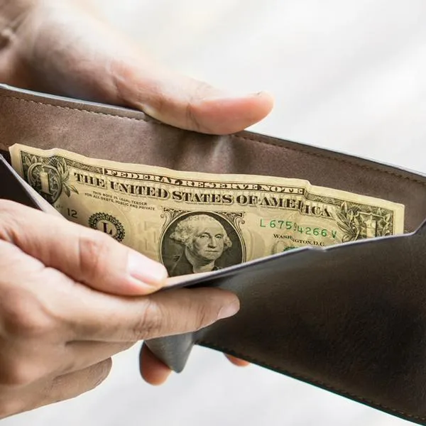 El dólar y TRM en Colombia superó los 4.350 pesos hoy, 28 de octubre y agitó el mercado de muchos compradores. Así cerró el valor final.