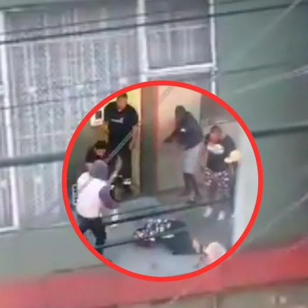 [Video] Comunidad de Las Ferias sacó y golpeó a sujeto que asesinó a sus hijos