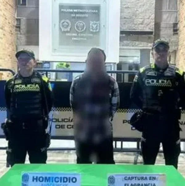 Padre que mató a sus 2 hijos en Bogotá mostró uno de los cuerpos por la ventana