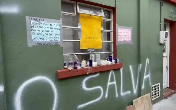 Asesinato de hermanos en Engativá: vecinos dejaron mensaje en fachada de la casa