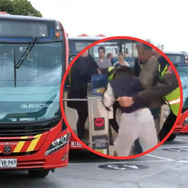 Transmilenio hoy: joven intentó colarse y acabó de pelea con vigilante: video