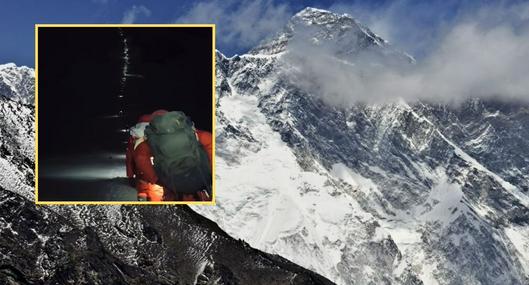 Video monte Everest gran fila de luces para subir la montaña más alta del mundo