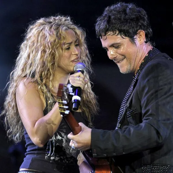 Shakira en un concierto con Alejandro Sanz, cuya novia dicen que se parece a la cantante colombiana
