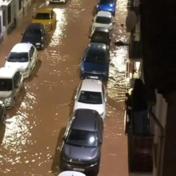 Colombiana en España grabó desde que el agua empezó a llegar e inundó la calle donde reside, tras devastadora tormenta