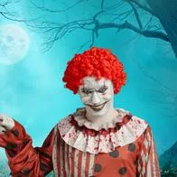 Imagen de referencia de persona disfrazada de payaso aterrador en Halloween.