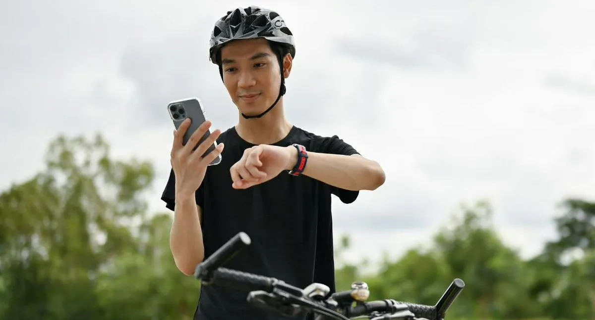 Japón castigará con cárcel y duras multas a ciclistas que usen celular al manejar