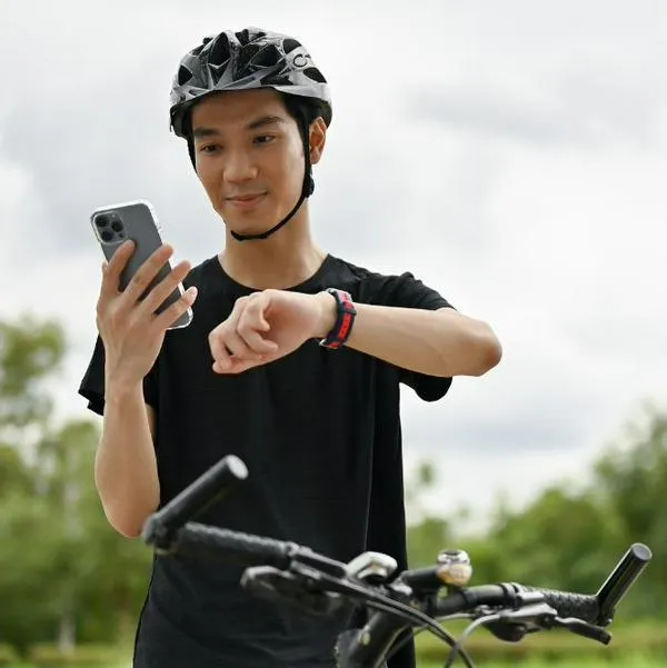 Japón castigará con cárcel y duras multas a ciclistas que usen celular al manejar