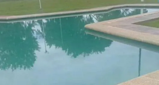 En Girardota, Valle del Cauca, se registró una lamentable tragedia luego de que una madre hallara a su hijo de 2 años ahogado en una piscina.