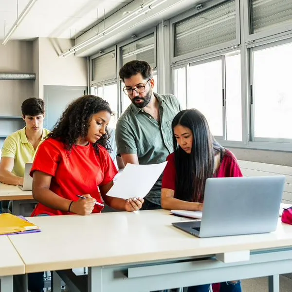 Estudiantes, en nota sobre las becas del Icetex para hacer maestrías y doctorados en el extranjero