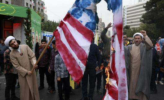 Miles de personas conmemoran en Irán la toma de rehenes en la embajada de EEUU en 1979