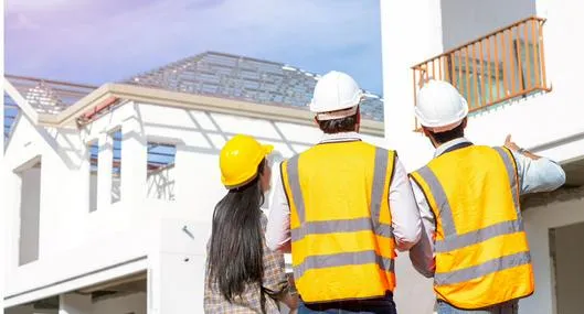 ¿Puede un vecino construir una terraza que dé a otra casa u otro patio?