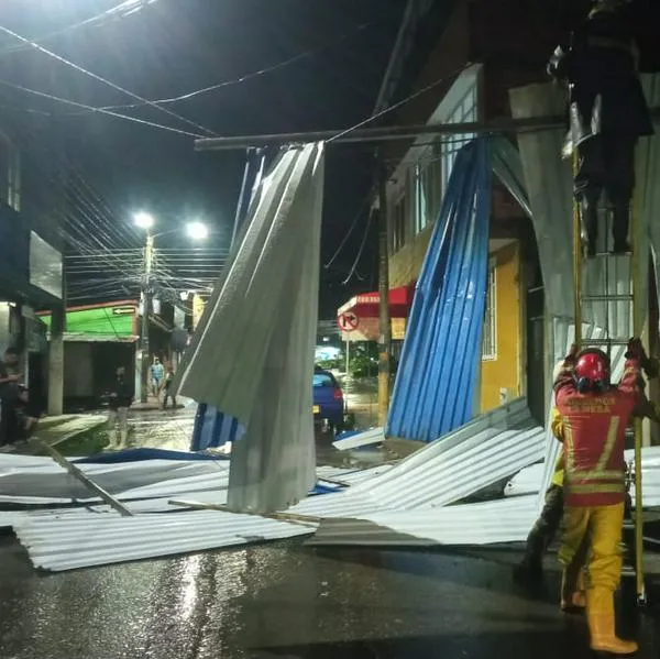 Emergencia por vendaval en La Mesa. 