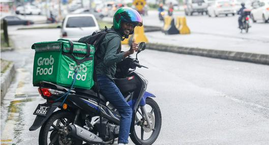 ¿Cuánto gana un mensajero con moto en Colombia 2024?