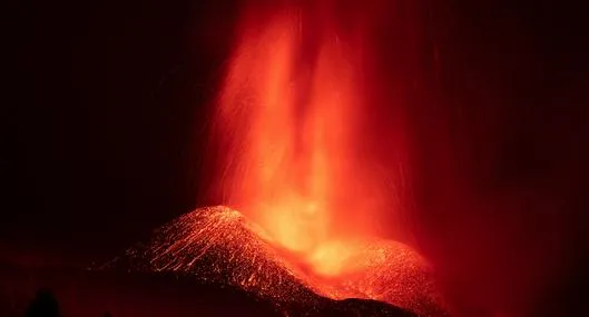 Emergencia en indonencia por erupciones del volcán Lewotobi Laki-Lak, que registró varias erupciones: reportaron 10 muertos y muchos estragos.