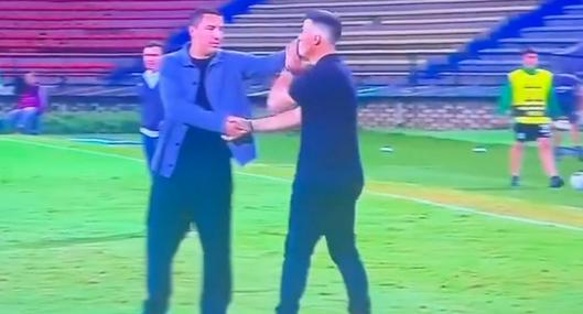 Pelea entre técnicos de Nacional y Santa Fe: se manotearon y casi hay golpes