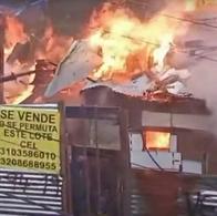 Incendio en Chapinero, en Bogotá, quemó 3 casas y mujer perdió a sus mascotas