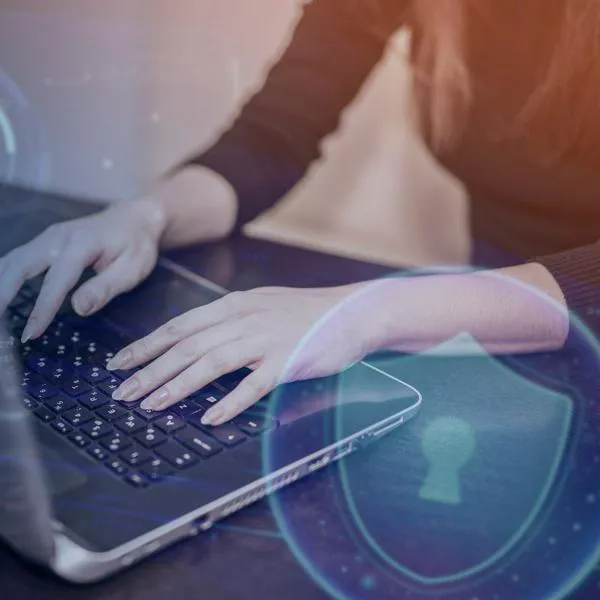 Qué es la autenticación de dos factores (2FA): una medida esencial para fortalecer la ciberseguridad y proteger la información personal de los usuarios.