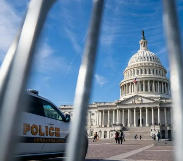 Elecciones en Estados Unidos hoy: hombre fue arrestado por oler a combustible